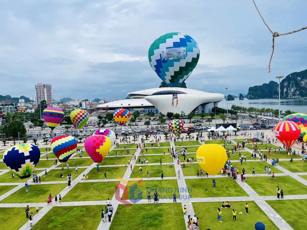Bay khinh khí cầu Hạ Long